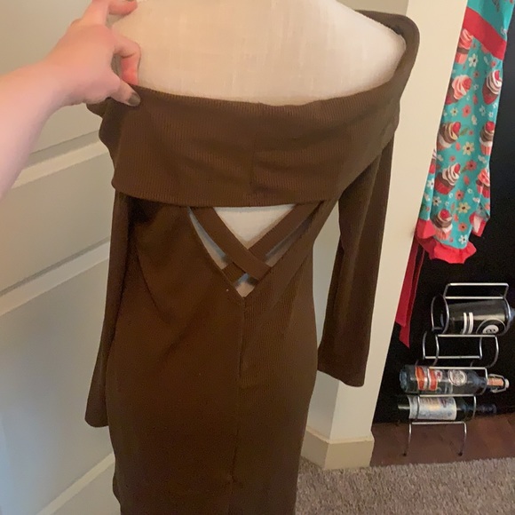 She + Sky Off the shoulder brown dress - Picture 2 of 6